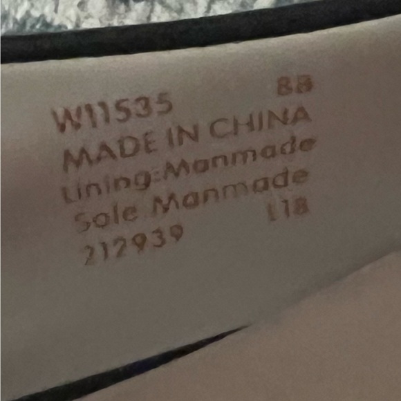 Cole Haan sleek black flats, pointed toe with bow. Size 8B. - Picture 7 of 8